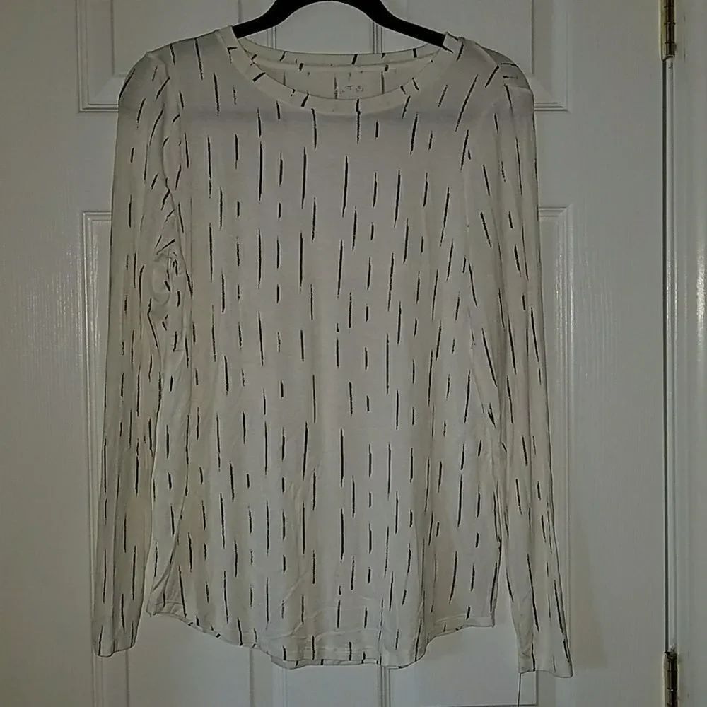 Apt. 9 soft stretch crewneck NWT Sz. S.